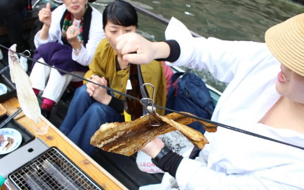 Grill Some Snacks and Relax in the Cozy House on the River, Ofune Camome’s Sake Tasting Cruise 
