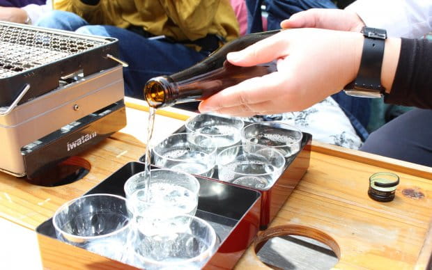 Grill Some Snacks and Relax in the Cozy House on the River, Ofune Camome’s Sake Tasting Cruise 
