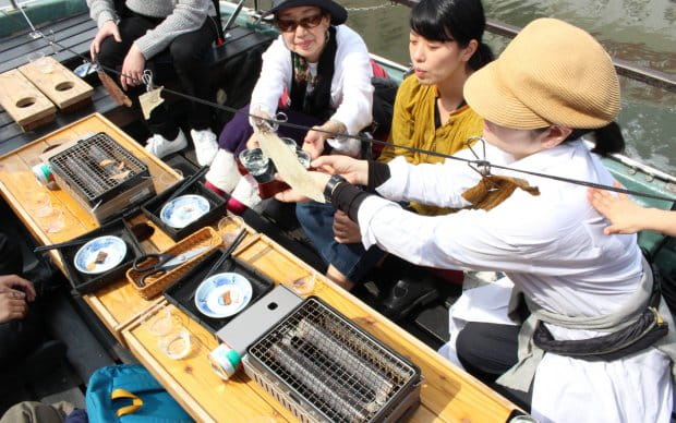 Grill Some Snacks and Relax in the Cozy House on the River, Ofune Camome’s Sake Tasting Cruise 